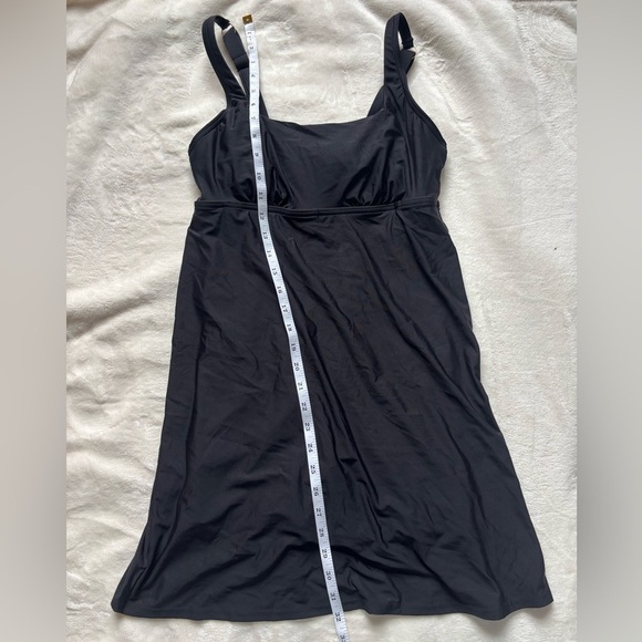 Lands’ End Black Swim Athletic Dress with Shorts Size 6D - Picture 4 of 8